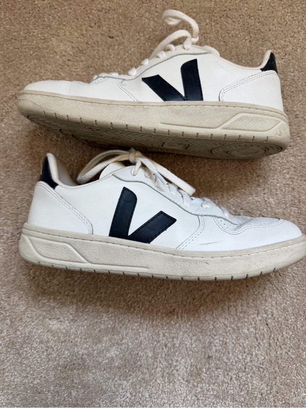 Veja V-10 Sneakers